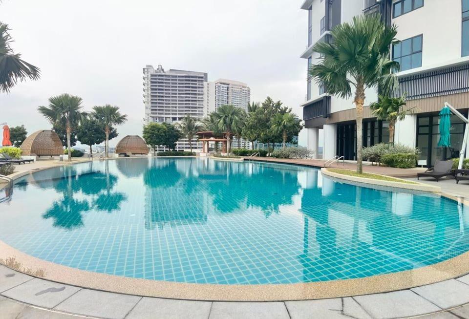 1519 Almas Suites Seaview Sunrise Netflix By Stay Nusajaya  Exterior foto